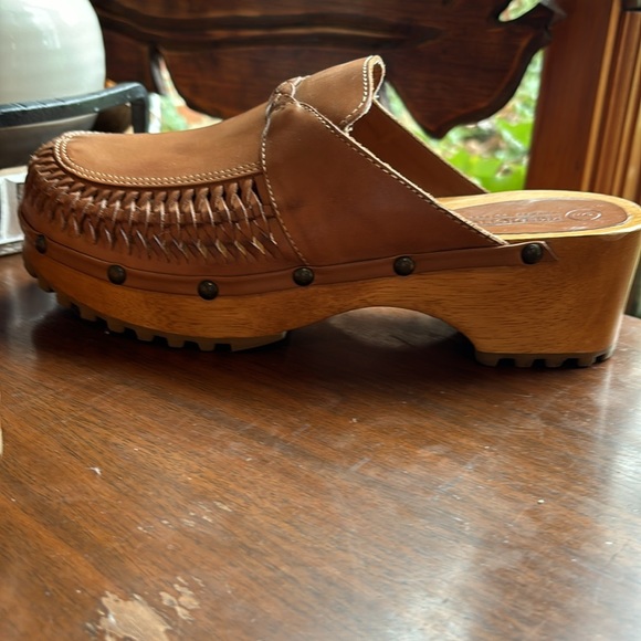Predictions Leather Collection Tan Leather Vintage Clogs Sz 9 - Picture 8 of 13
